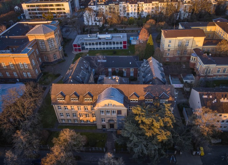 HeaderAnfahrtUndGebäude_VolkerLannert_edb_uni_vl_CampusPdorf_070220_031.jpg